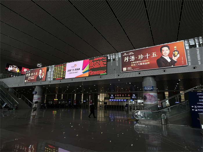地鐵廣告區(qū)別于其他戶外廣告，究竟有何獨(dú)特特點(diǎn)呢？